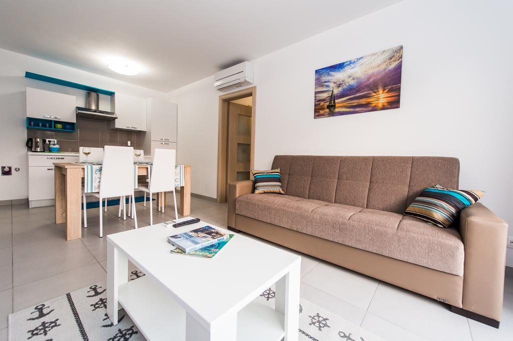Blue Sky Apartments Рогозница Екстериор снимка